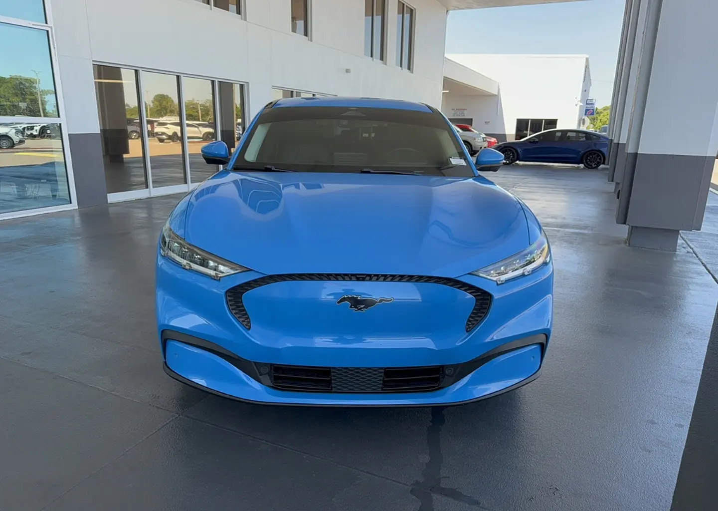 2022 Ford Mustang-Mach-e Select photo 3