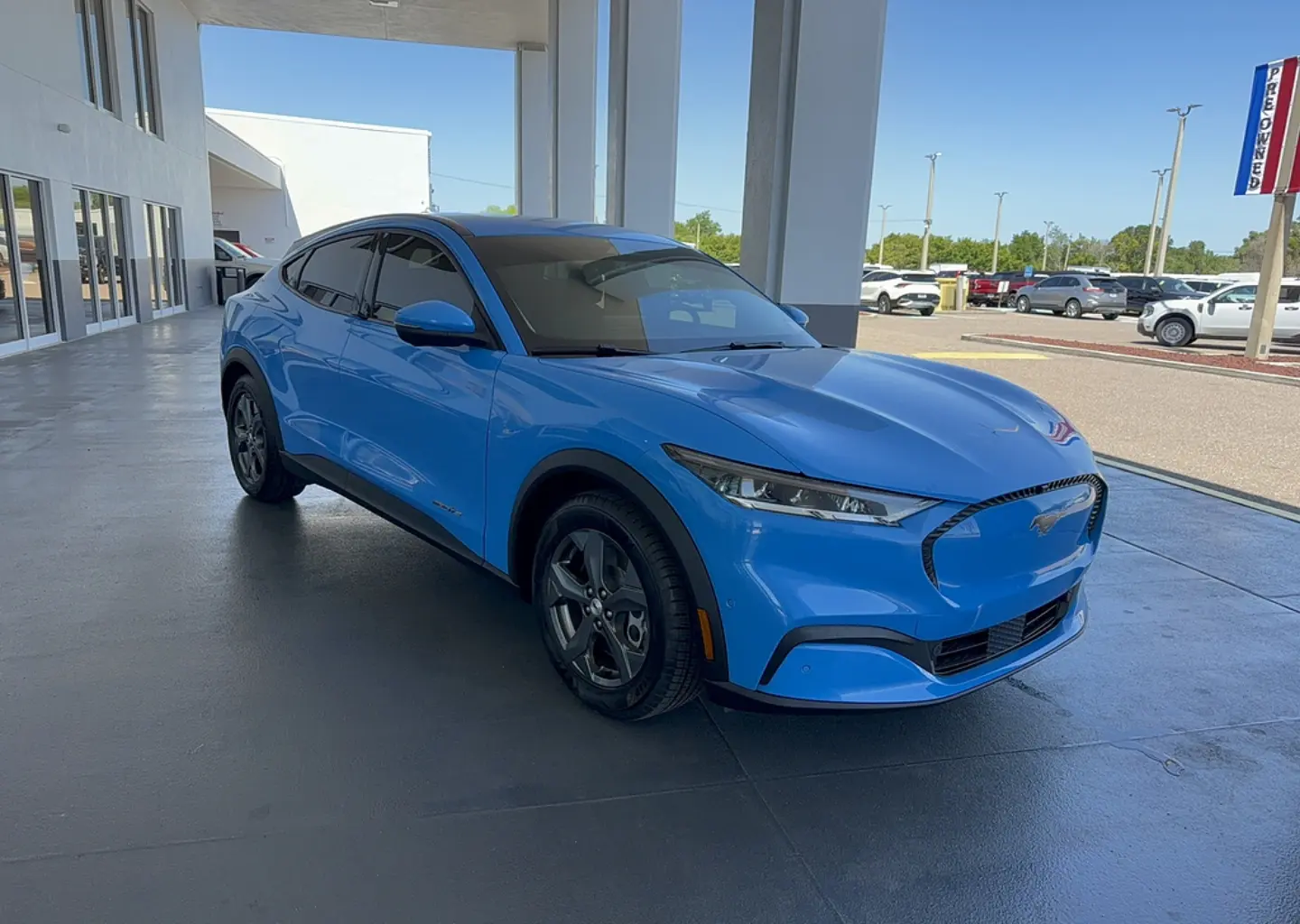 2022 Ford Mustang-Mach-e Select photo 4