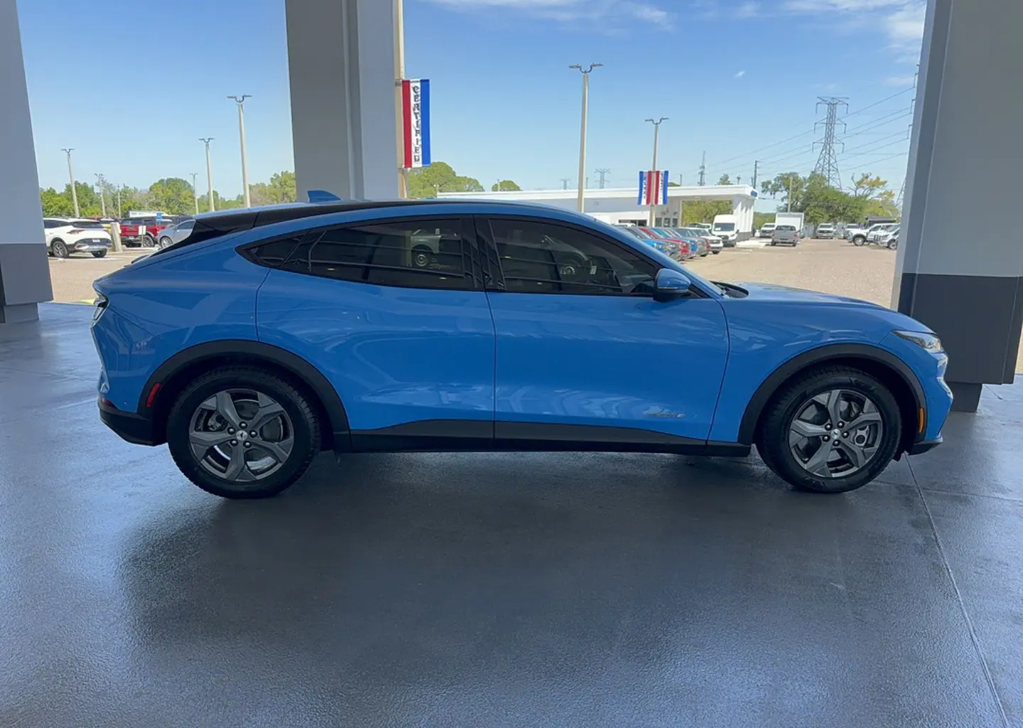 2022 Ford Mustang-Mach-e Select photo 5