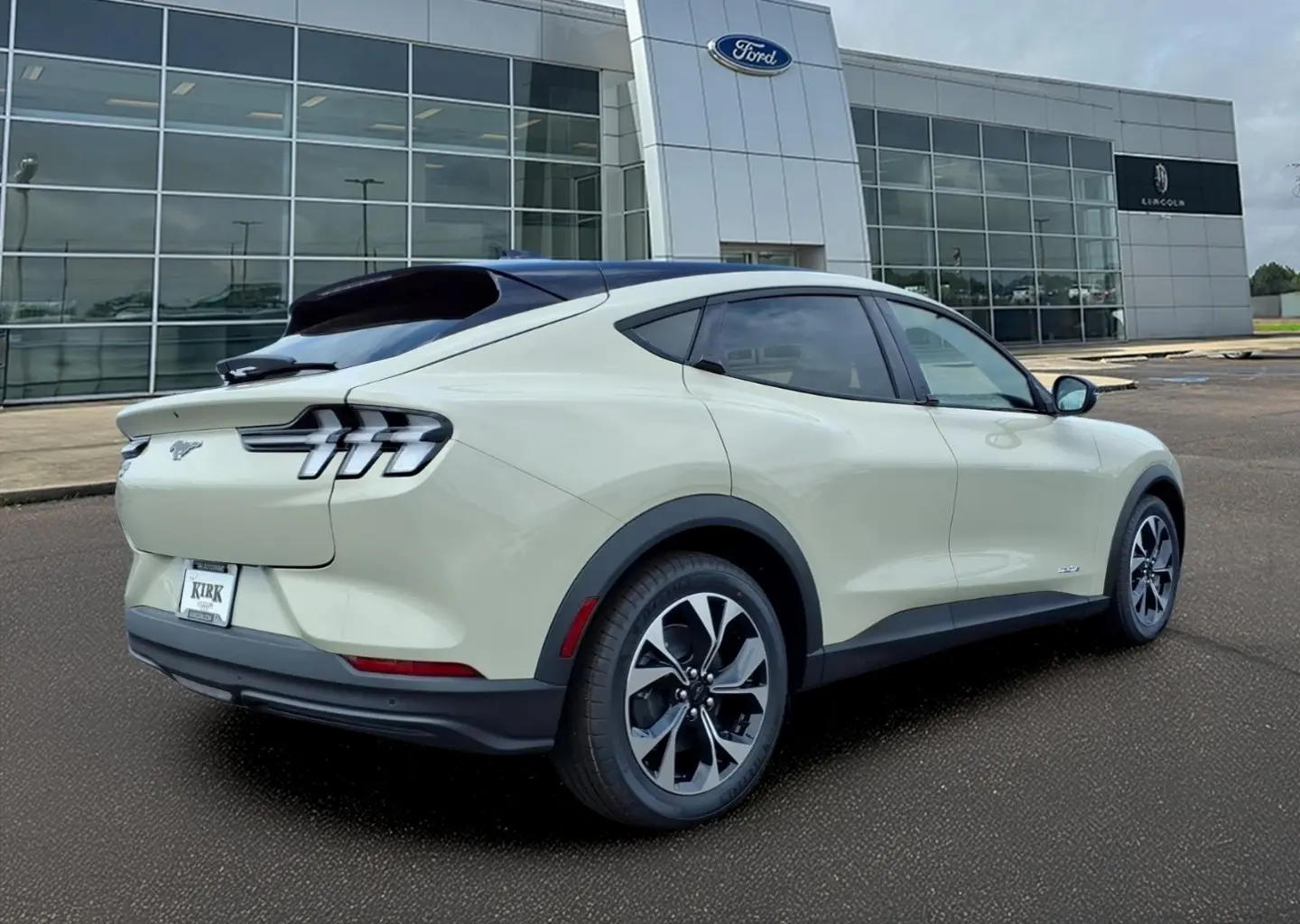2026 Ford Mustang-Mach-e Select photo 5