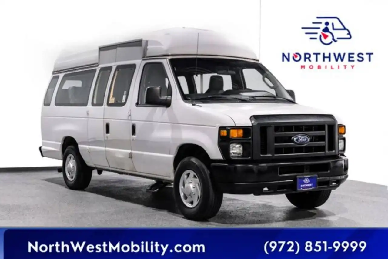 2012 Ford E-Series E-350 Super Duty Extended's photo