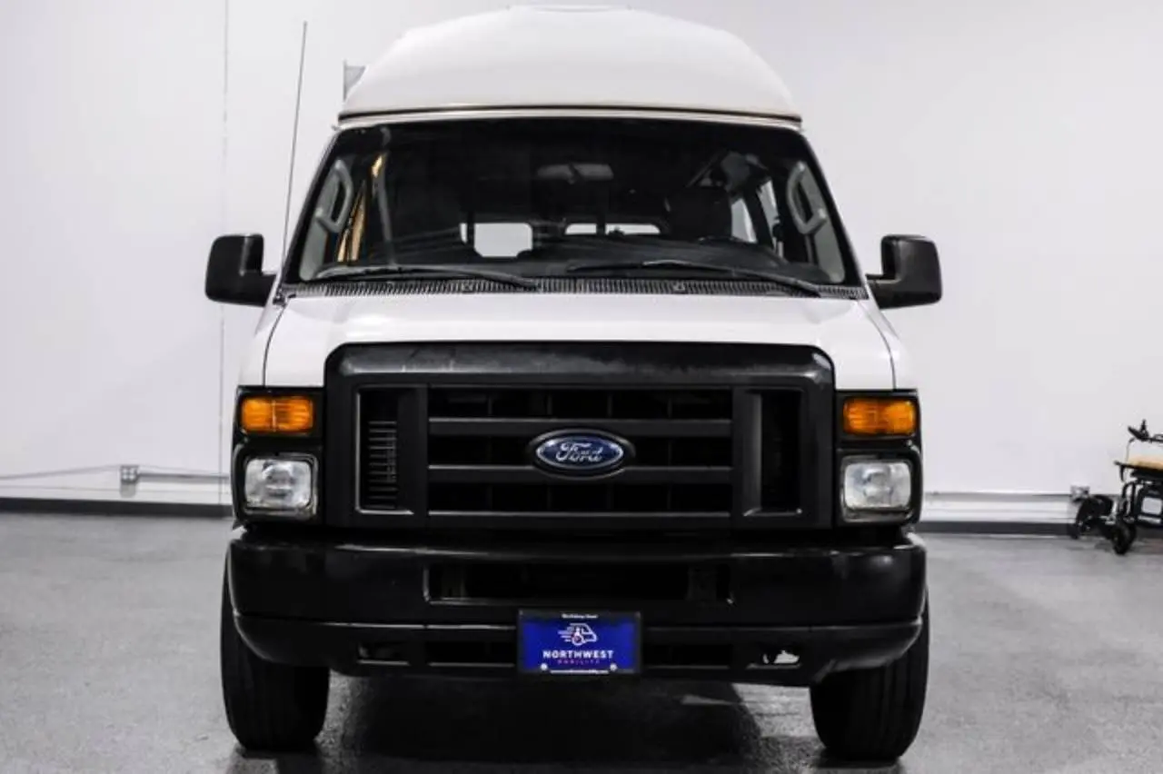 2012 Ford E-Series E-350 Super Duty Extended photo 4