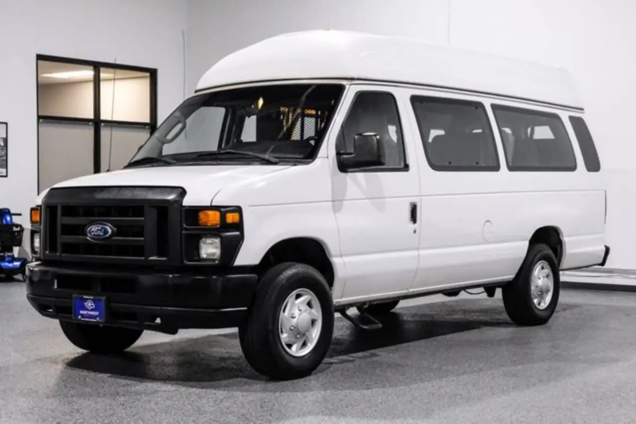 2012 Ford E-Series E-350 Super Duty Extended photo 5