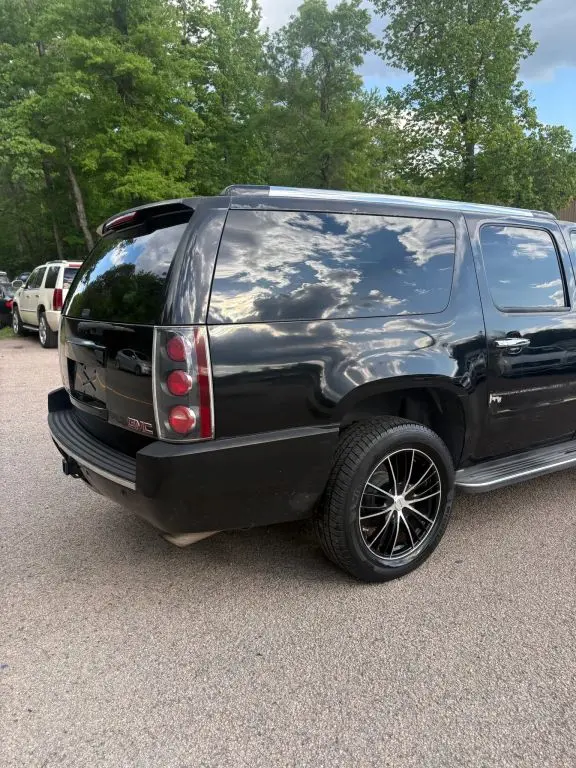 2007 GMC Yukon Denali photo 4