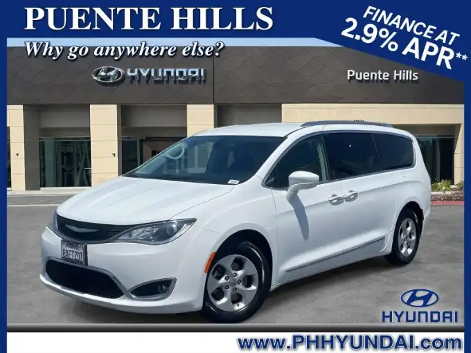 2017 Chrysler Pacifica Touring-L Plus's photo