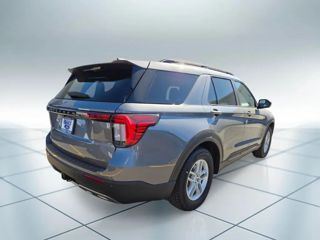 2026 Ford Explorer undefined photo 3
