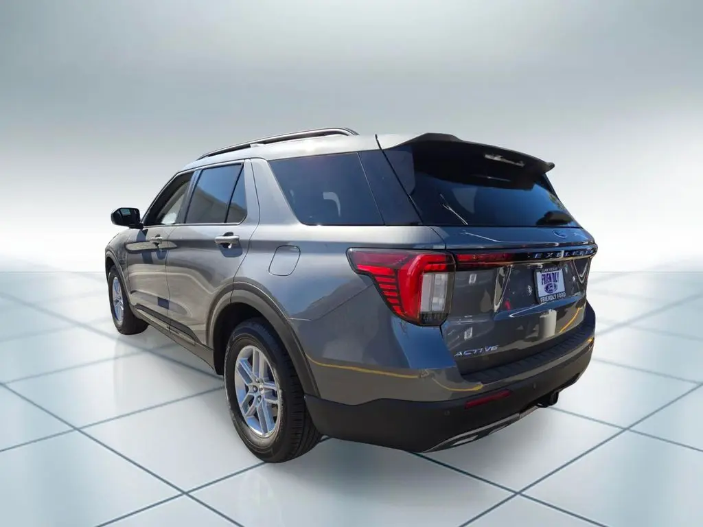 2026 Ford Explorer undefined photo 4