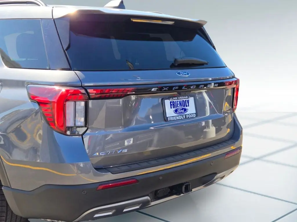 2026 Ford Explorer undefined photo 5
