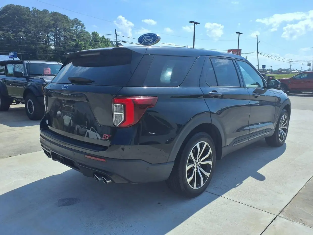 2021 Ford Explorer ST 4WD photo 5