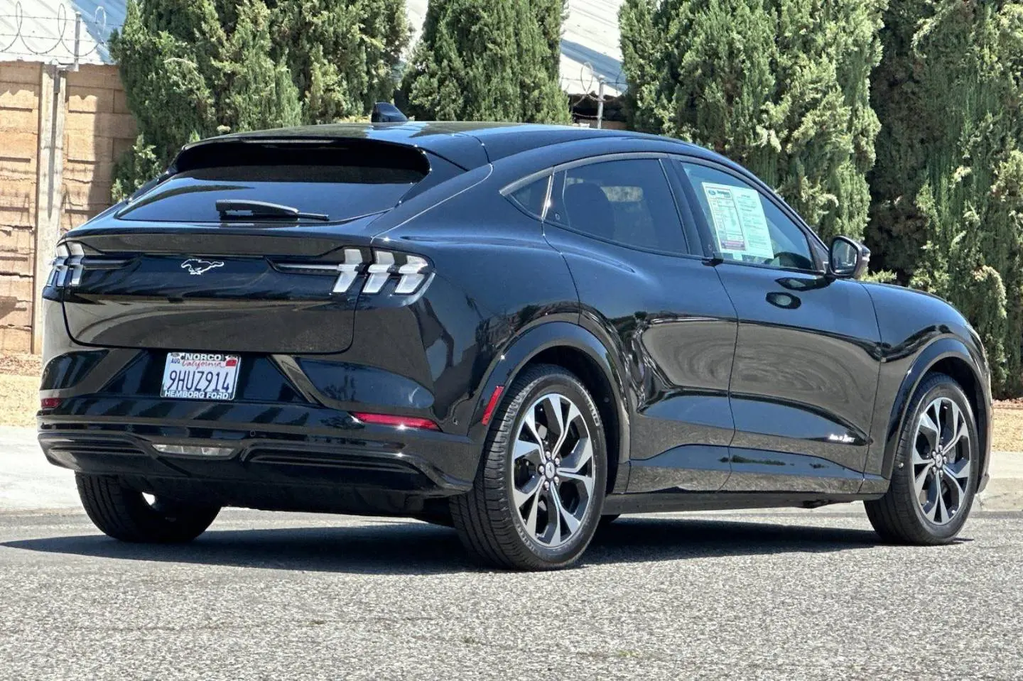 2023 Ford Mustang-Mach-e Premium photo 4