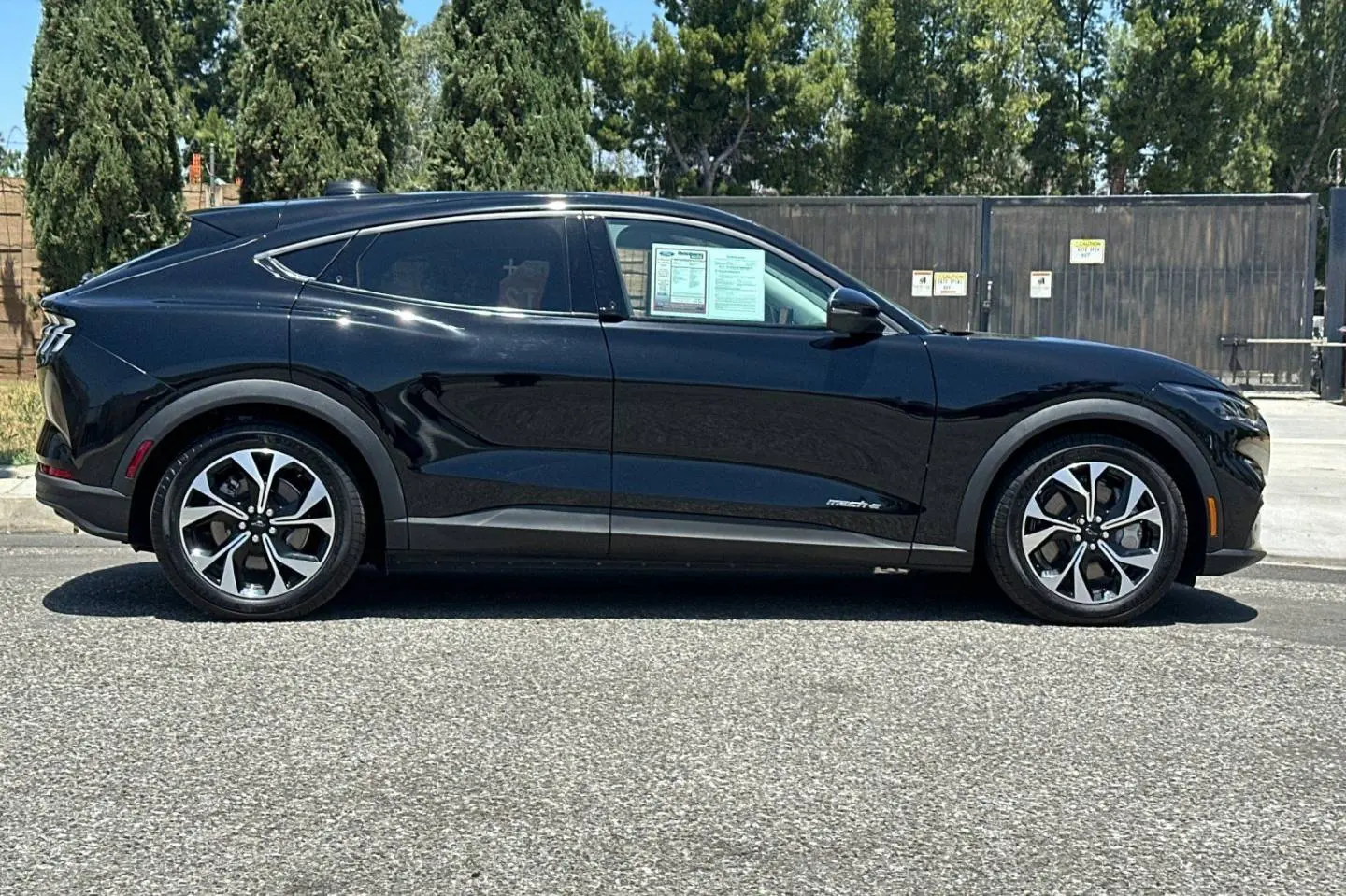 2025 Ford Mustang-Mach-e Select photo 3