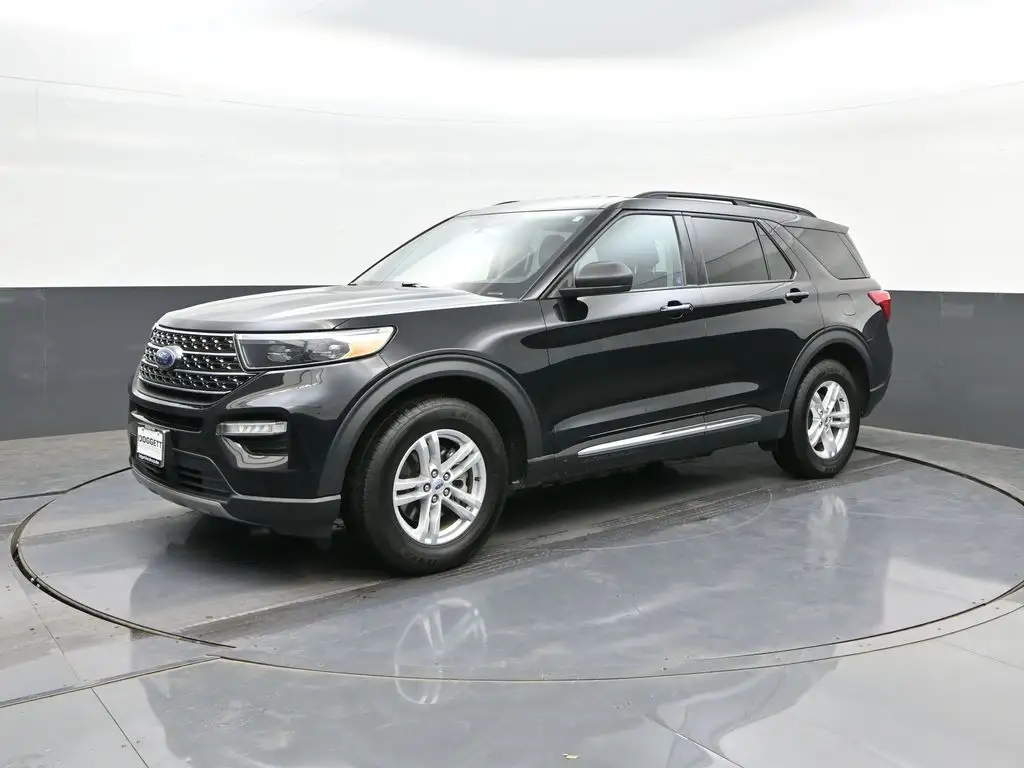2023 Ford Explorer XLT 4WD photo 1