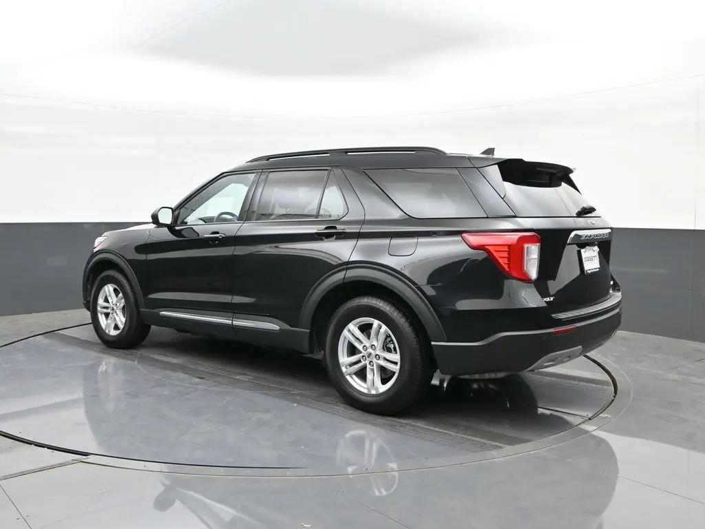 2023 Ford Explorer XLT 4WD photo 5