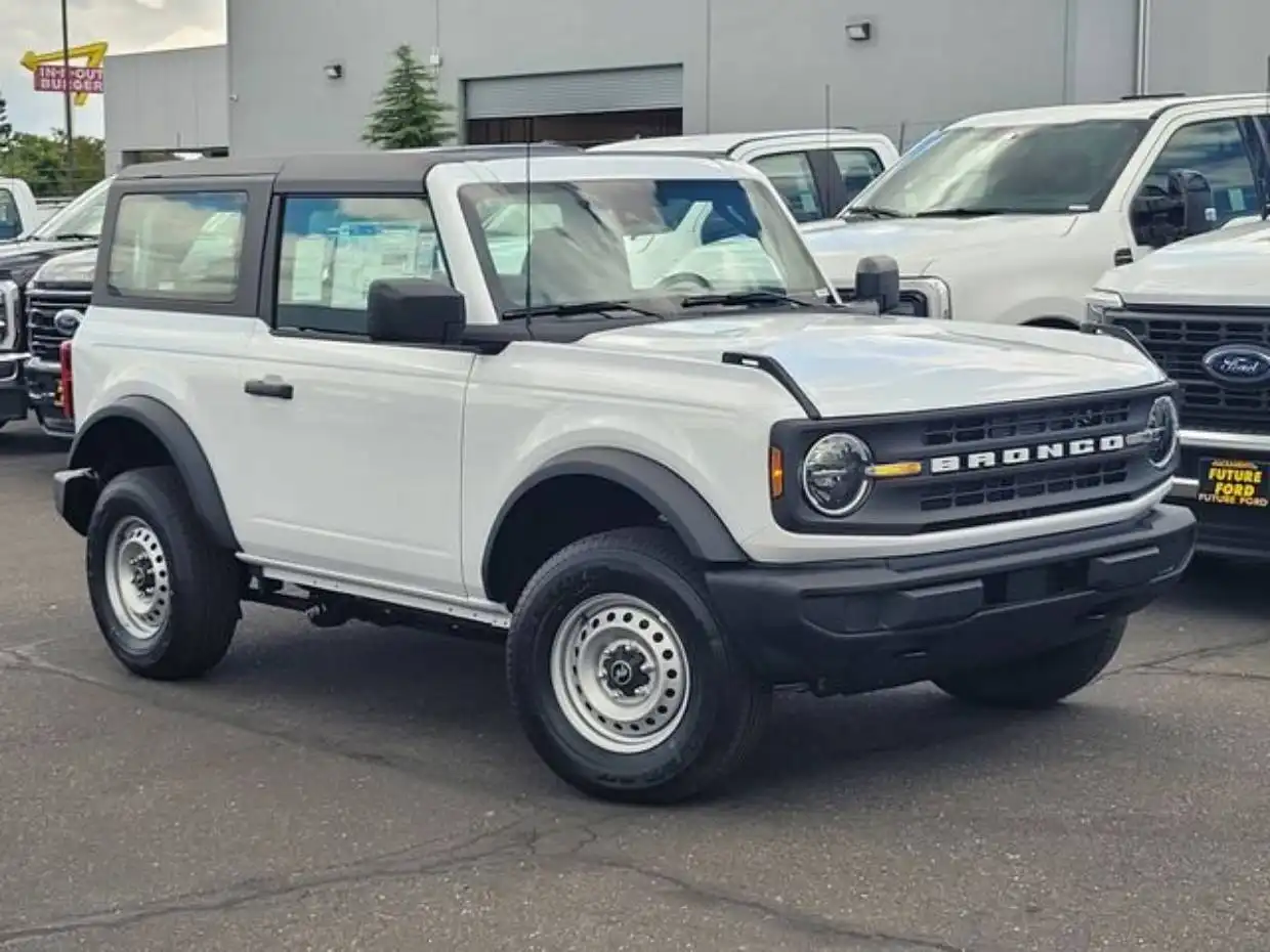 2026 Ford Bronco Base 4x4's photo