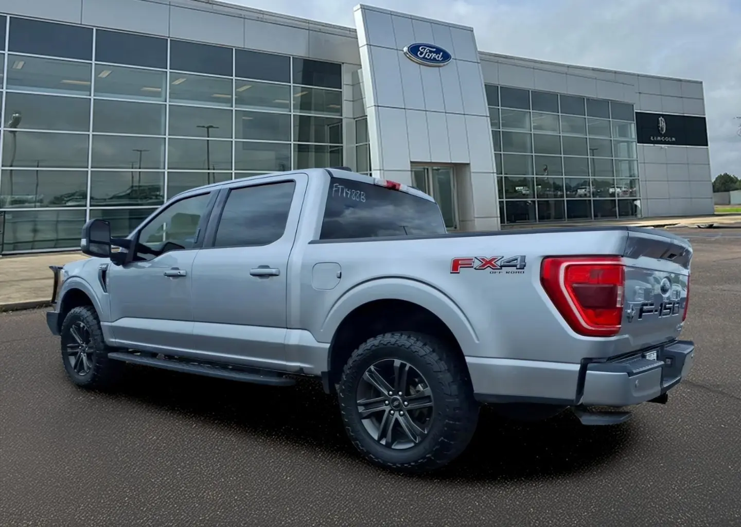 2021 Ford F-150 XLT 4x4 SuperCrew 5-1/2 Box photo 3