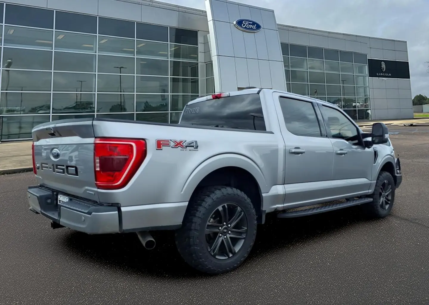 2021 Ford F-150 XLT 4x4 SuperCrew 5-1/2 Box photo 5
