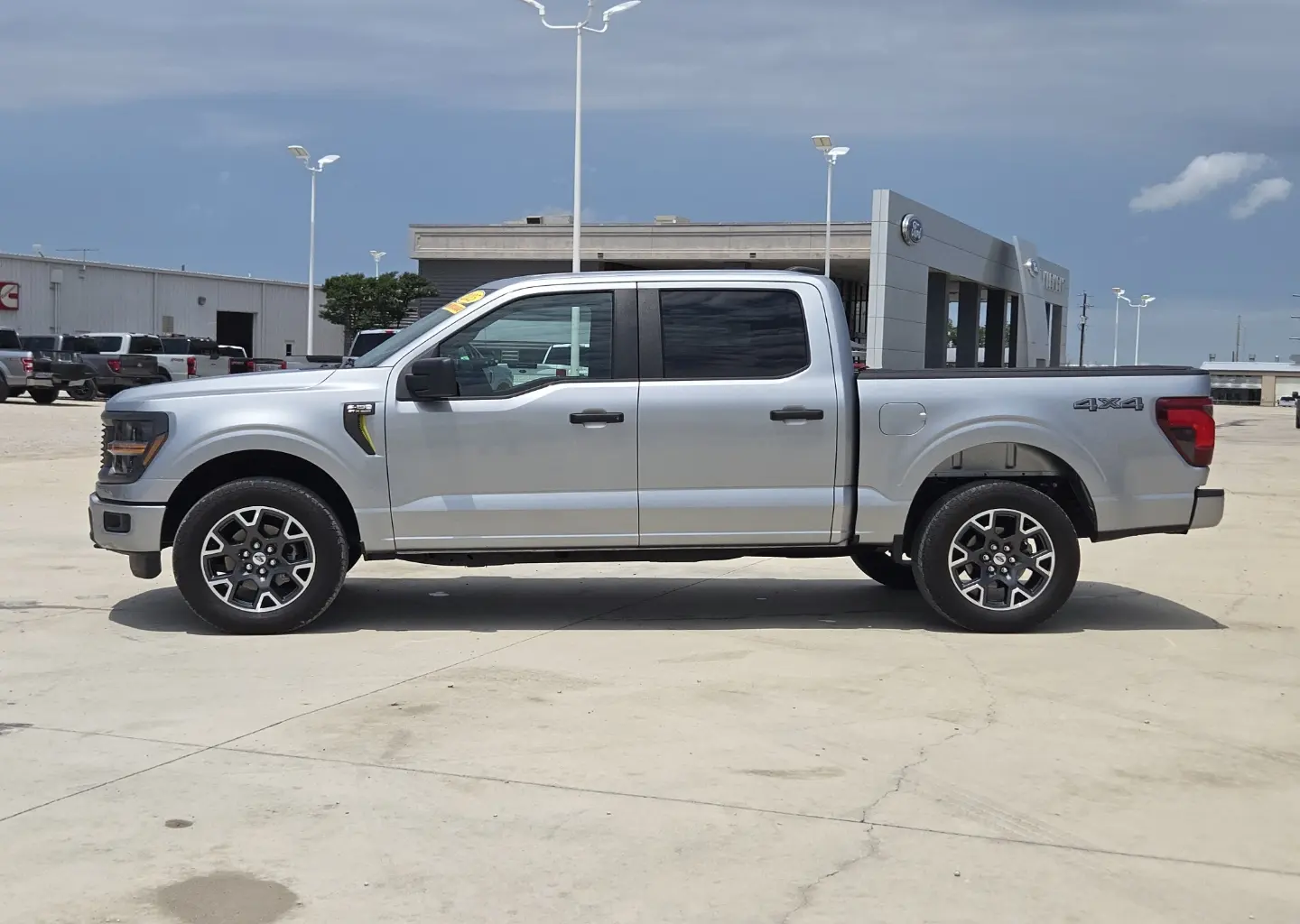 2025 Ford F-150 STX 4x4 SuperCrew 5-1/2 Box photo 4