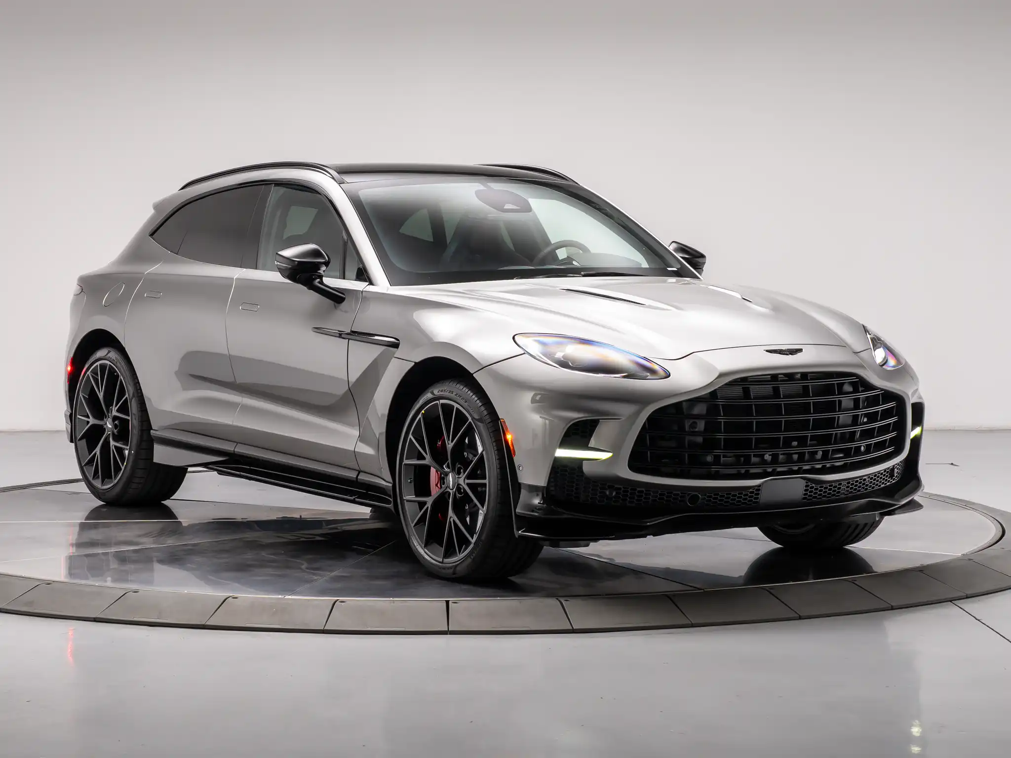 2026 Aston Martin DBX 4.0 V8 707 AWD's photo