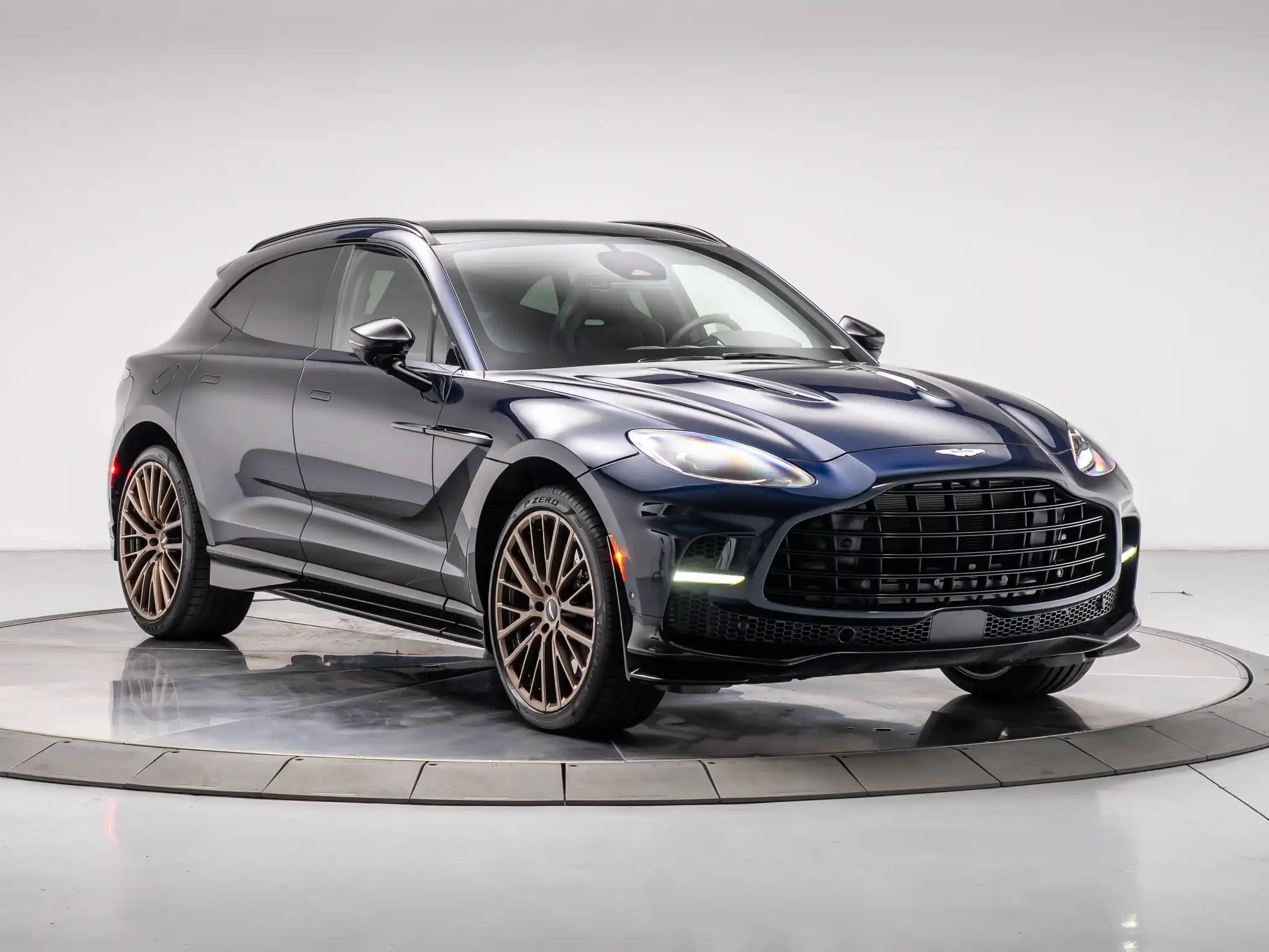 2026 Aston Martin DBX 4.0 V8 707 AWD's photo