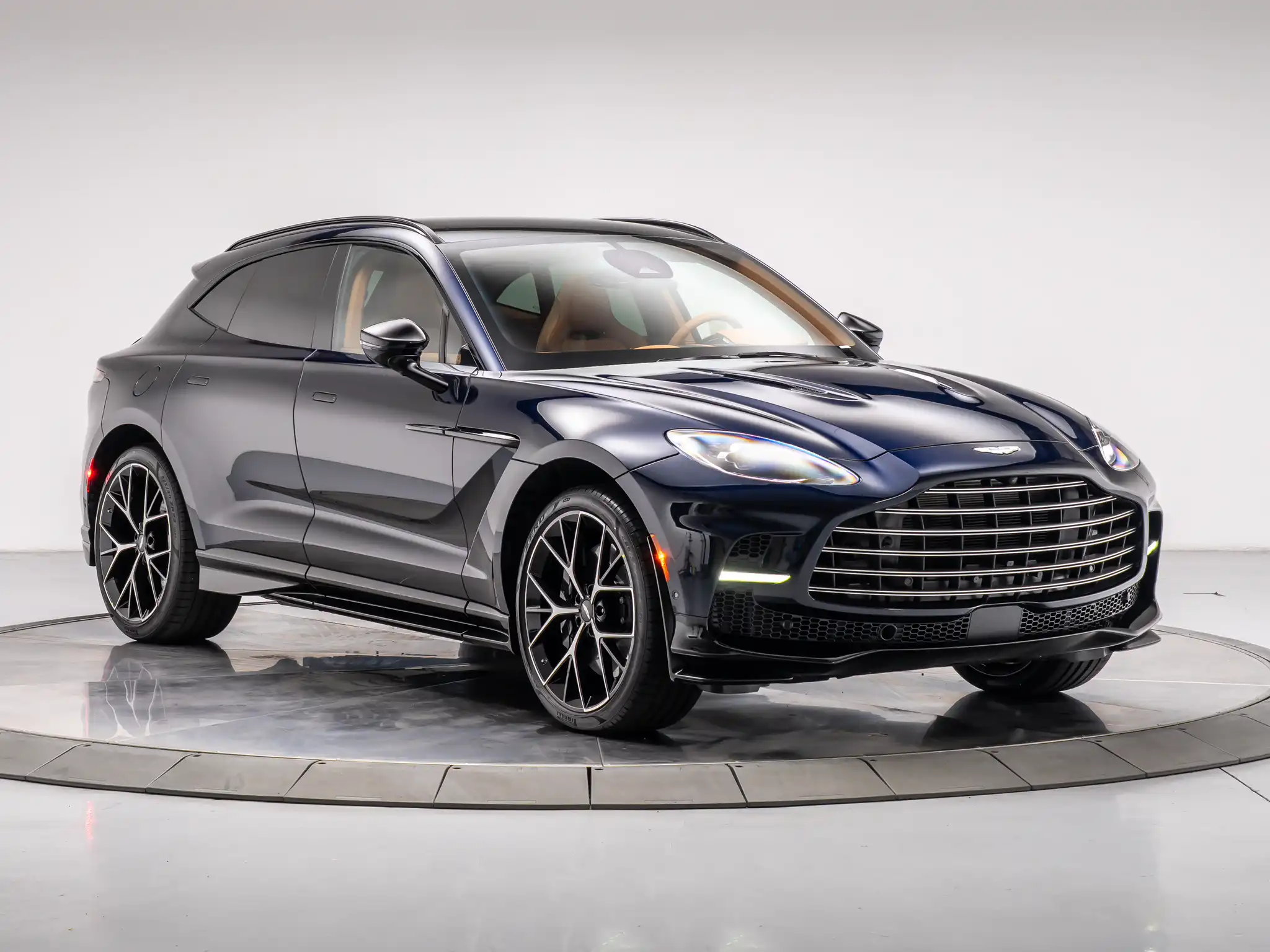 2026 Aston Martin DBX 4.0 V8 707 AWD's photo