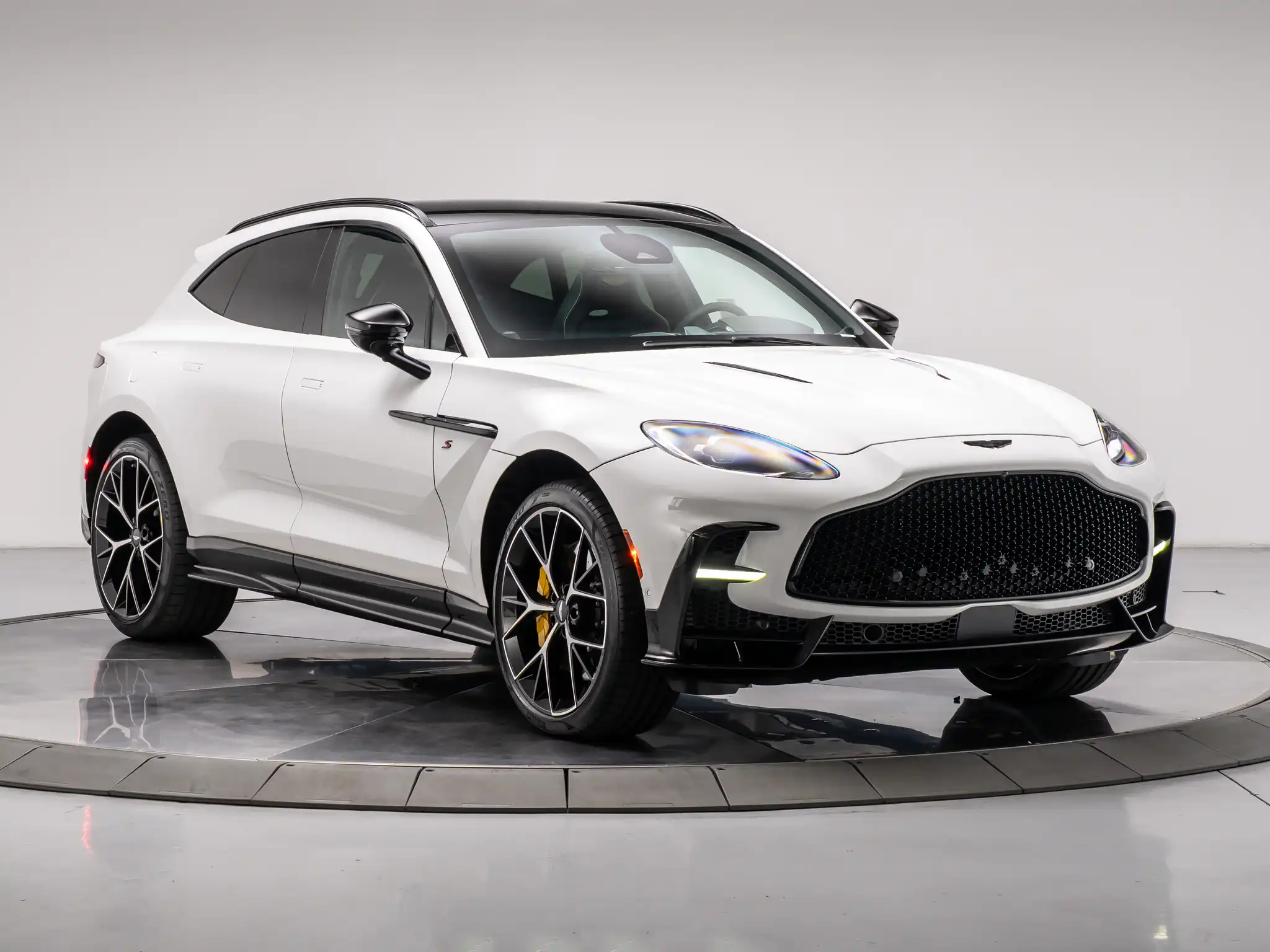 2026 Aston Martin DBX 4.0 V8 S AWD's photo