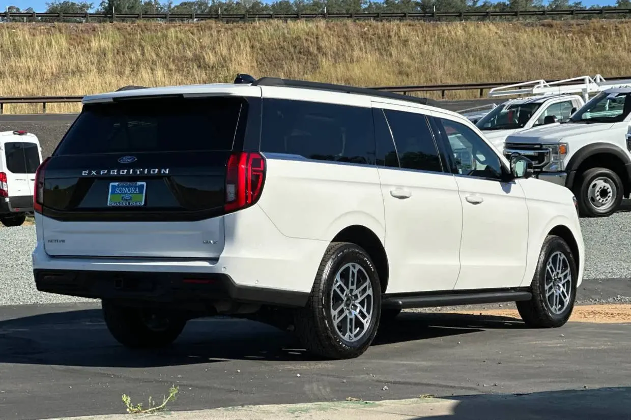 2025 Ford Expedition Active MAX 4x4 photo 4