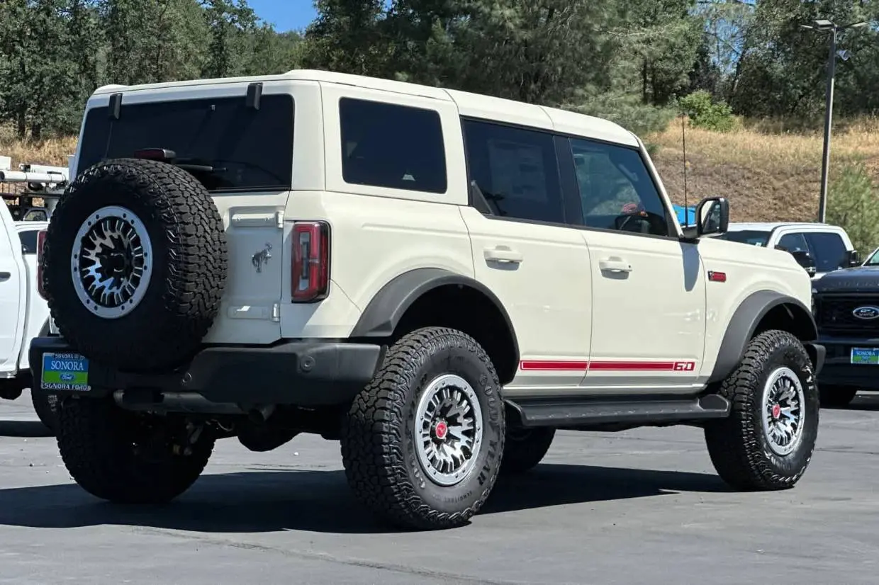 2026 Ford Bronco Outer Banks 4x4 photo 5