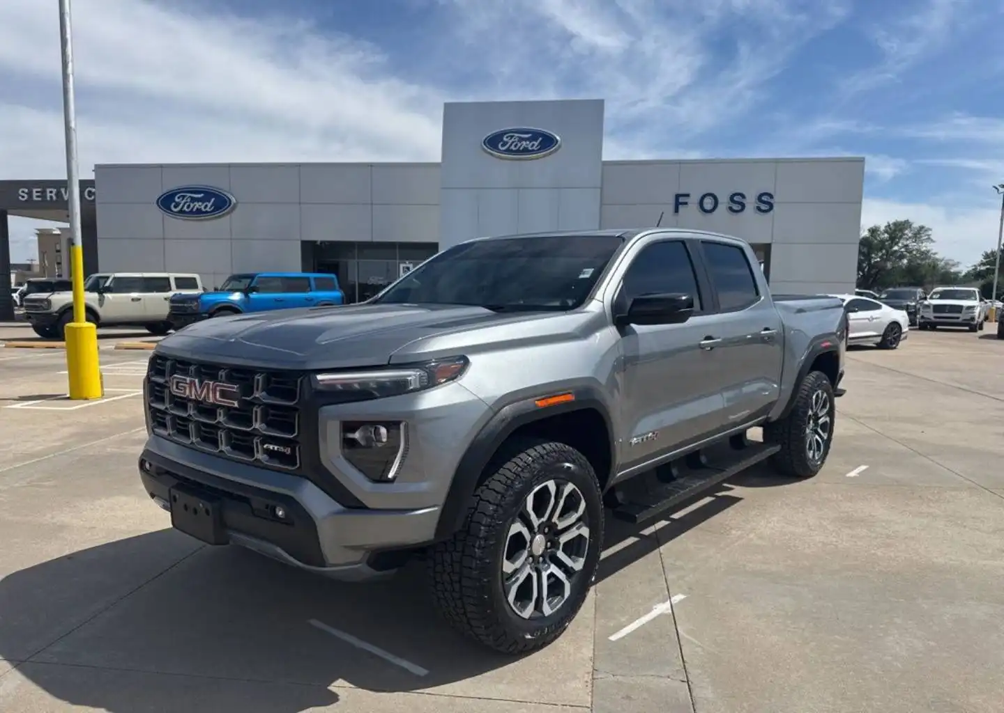 2024 GMC Canyon 4WD AT4 Crew Cab Short Box's photo
