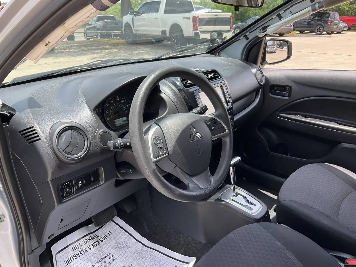 2020 Mitsubishi Mirage ES CVT photo 4