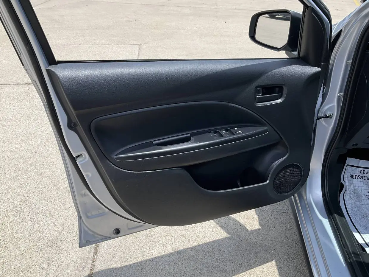 2020 Mitsubishi Mirage ES CVT photo 5
