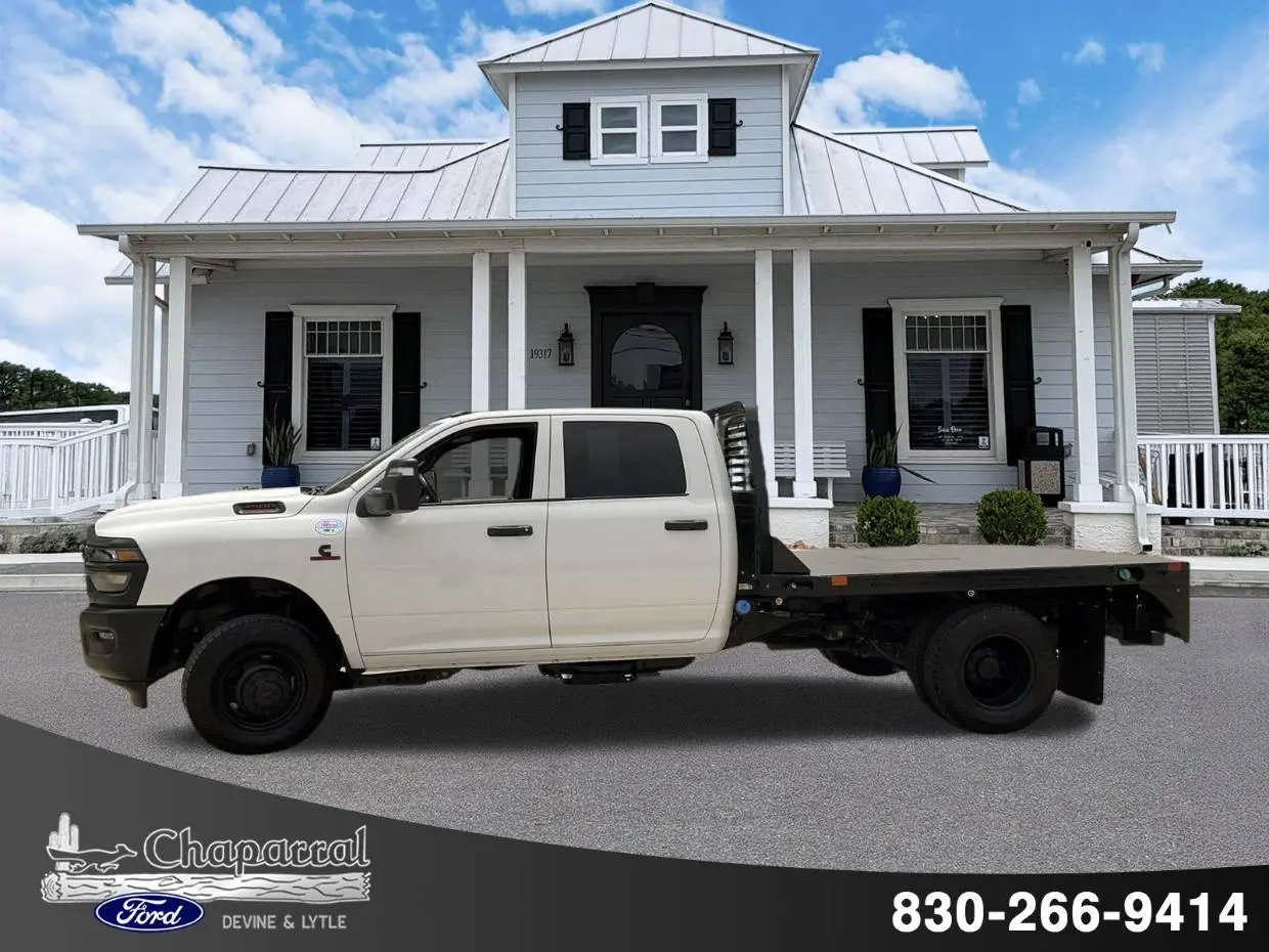 2025 RAM 3500 Tradesman 4X4 Crew Cab photo 3