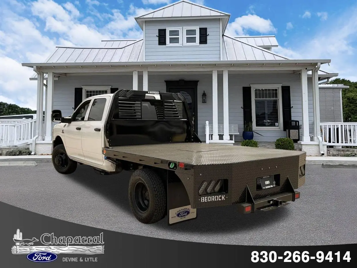 2025 RAM 3500 Tradesman 4X4 Crew Cab photo 4