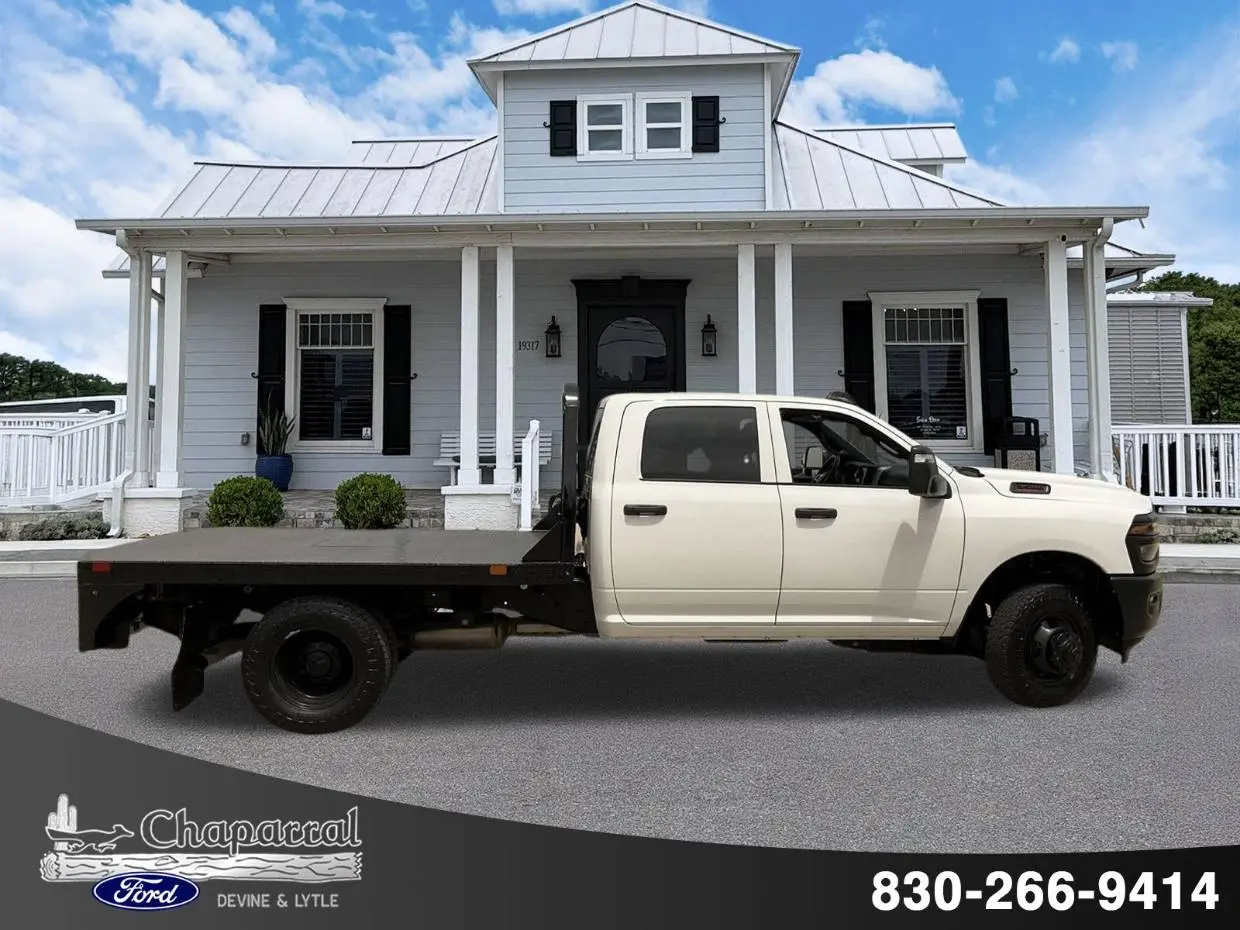 2025 RAM 3500 Tradesman 4X4 Crew Cab photo 5