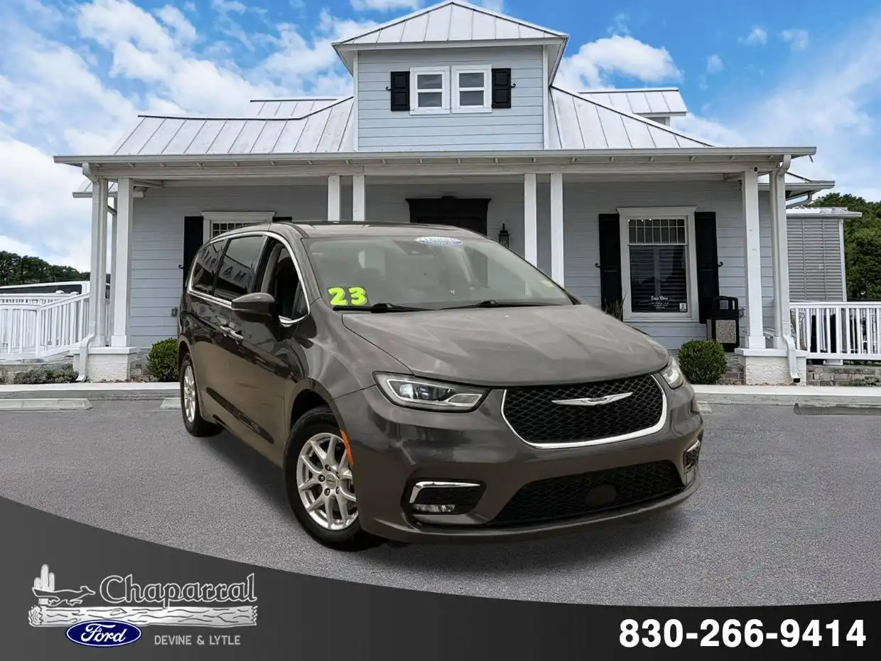 2023 Chrysler Pacifica Touring L's photo