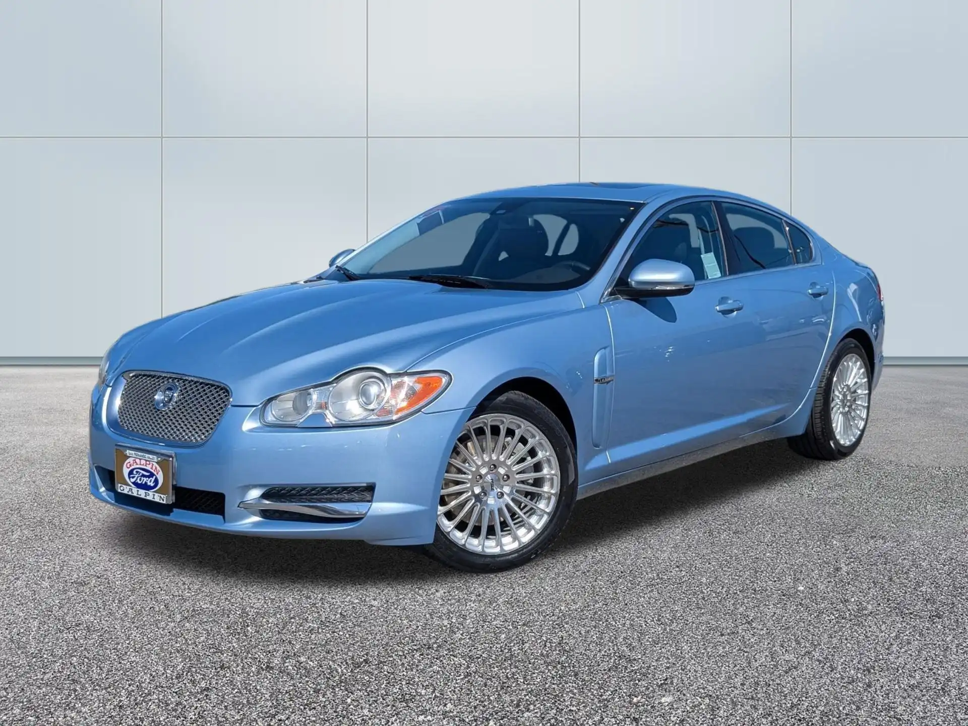 2010 Jaguar XF Base's photo