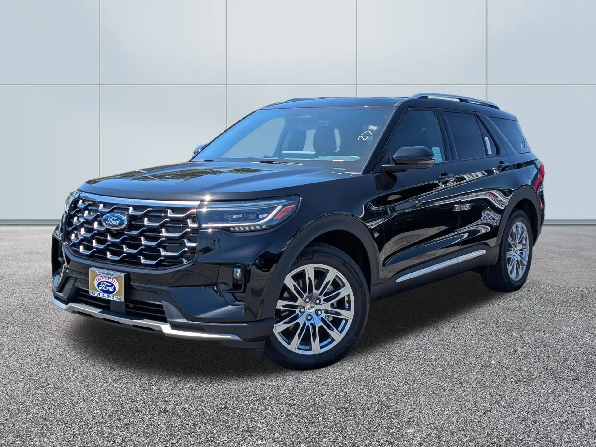 2026 Ford Explorer Platinum's photo