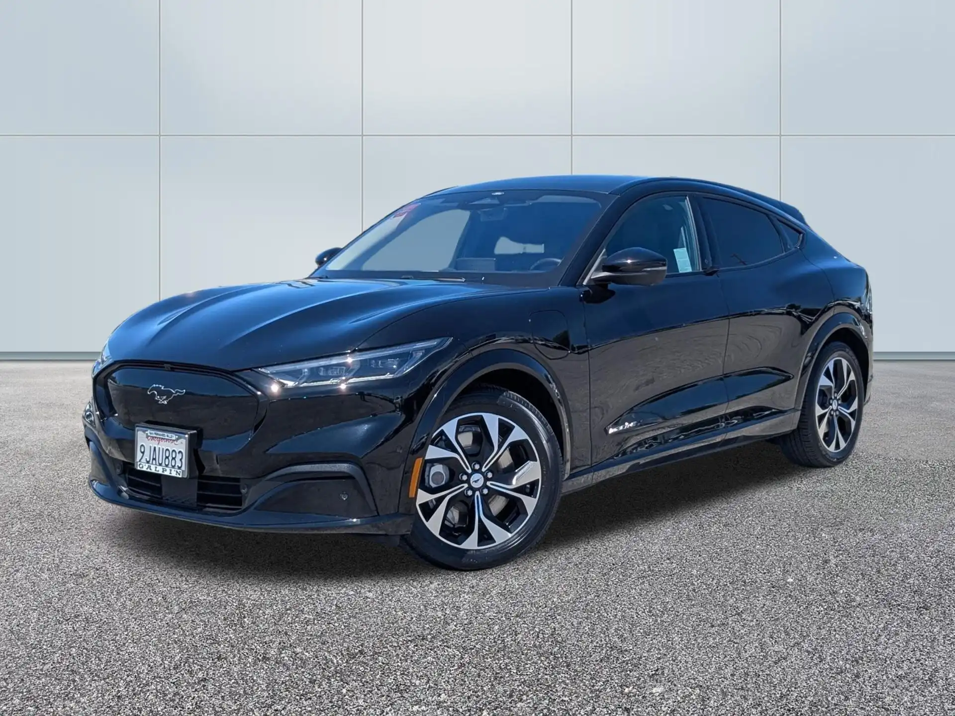 2023 Ford Mustang-Mach-e Premium's photo