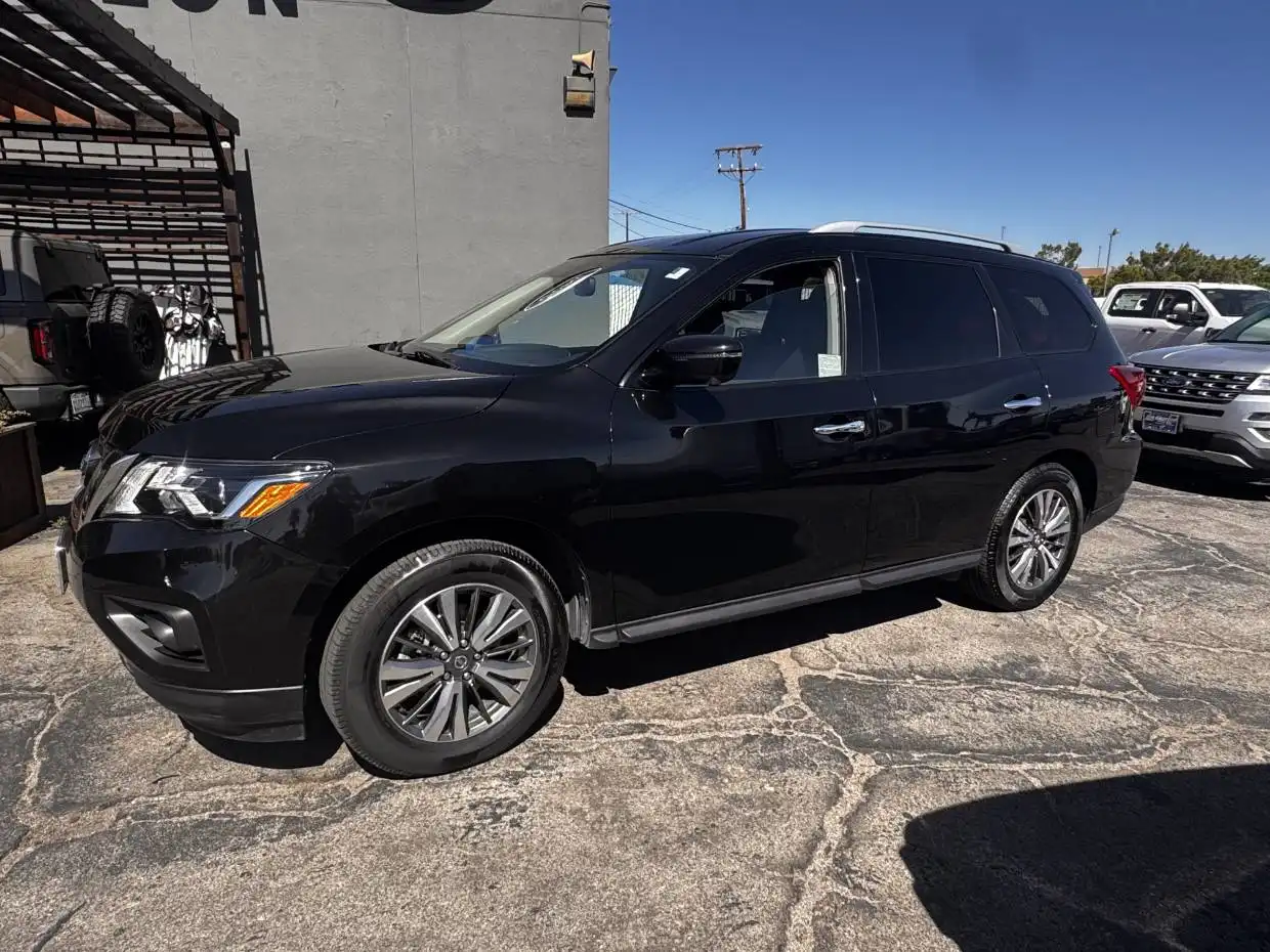 2019 Nissan Pathfinder SL 4WD's photo