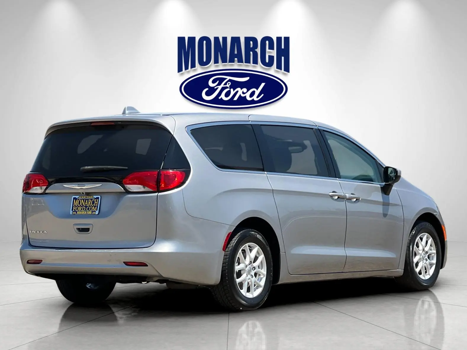 2017 Chrysler Pacifica LX photo 3