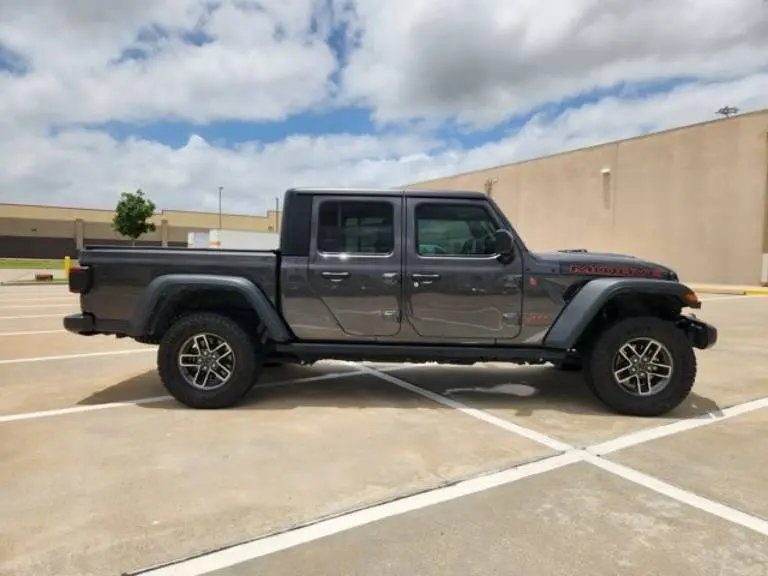 2024 Jeep Gladiator Mojave photo 4