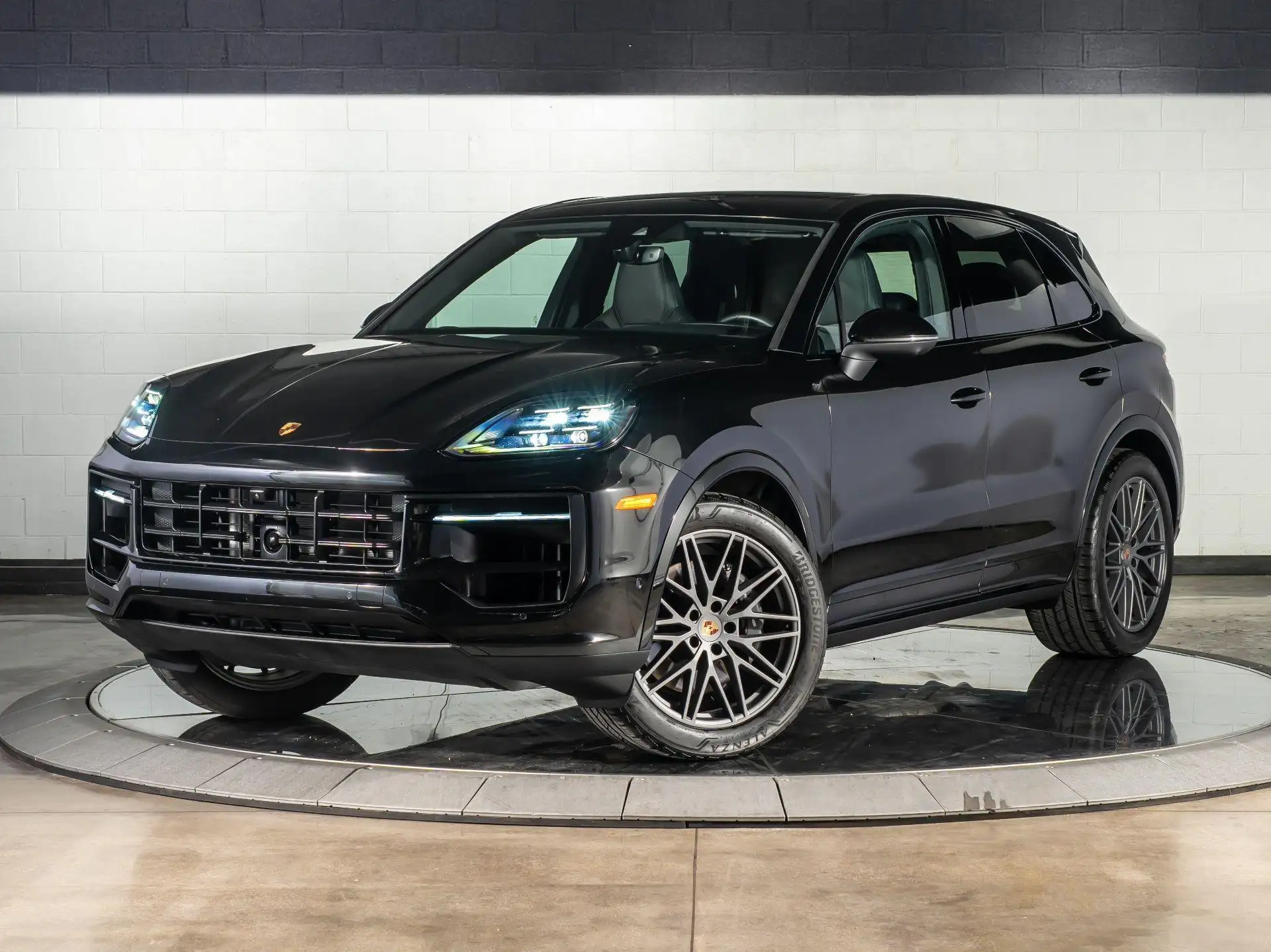2025 Porsche Cayenne Base's photo