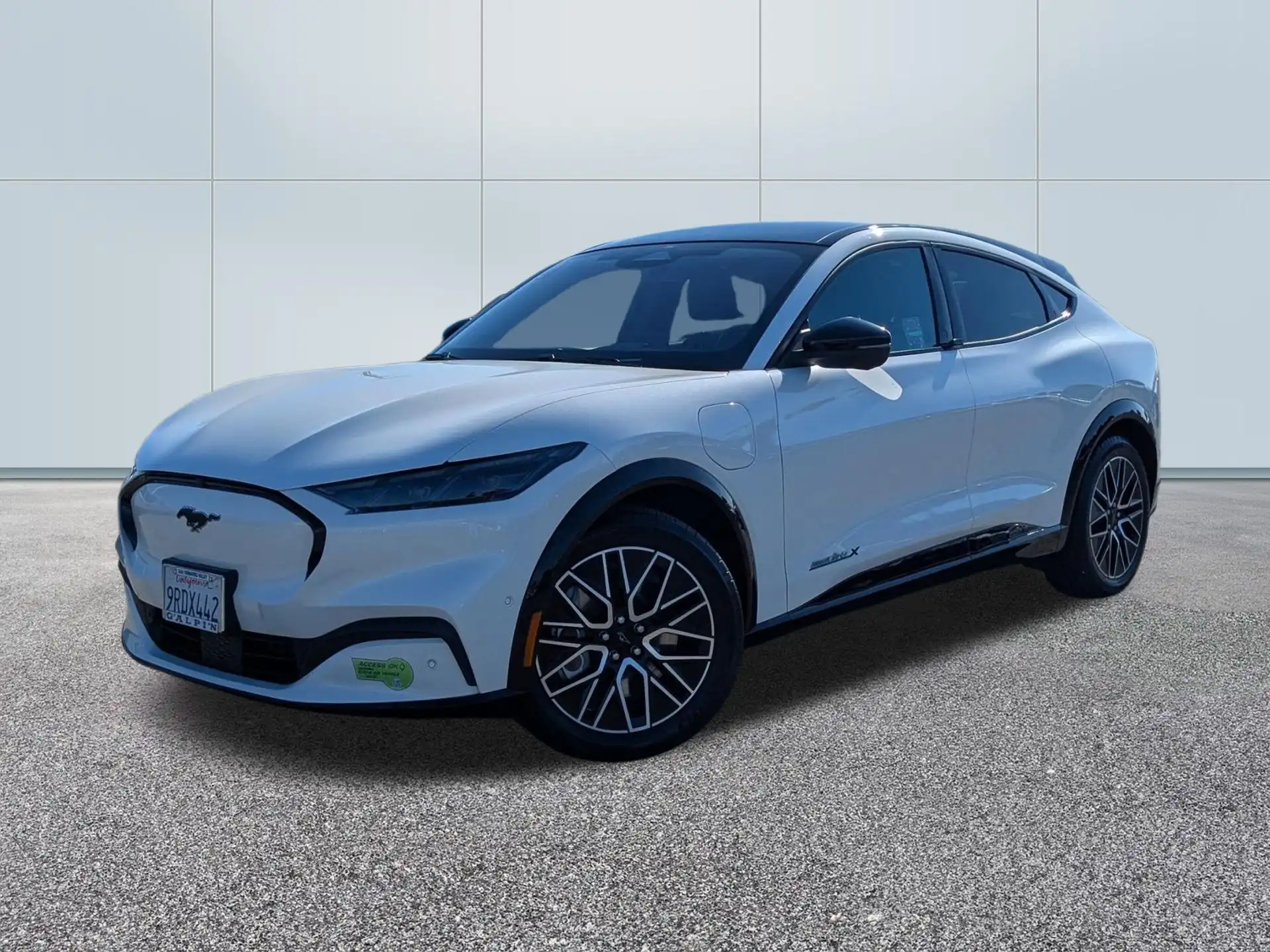 2024 Ford Mustang-Mach-e Premium's photo