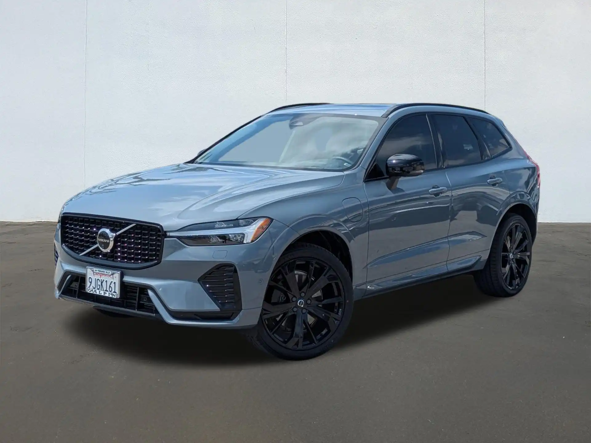 2024 Volvo XC60 T8 Ultimate Dark Theme AWD's photo