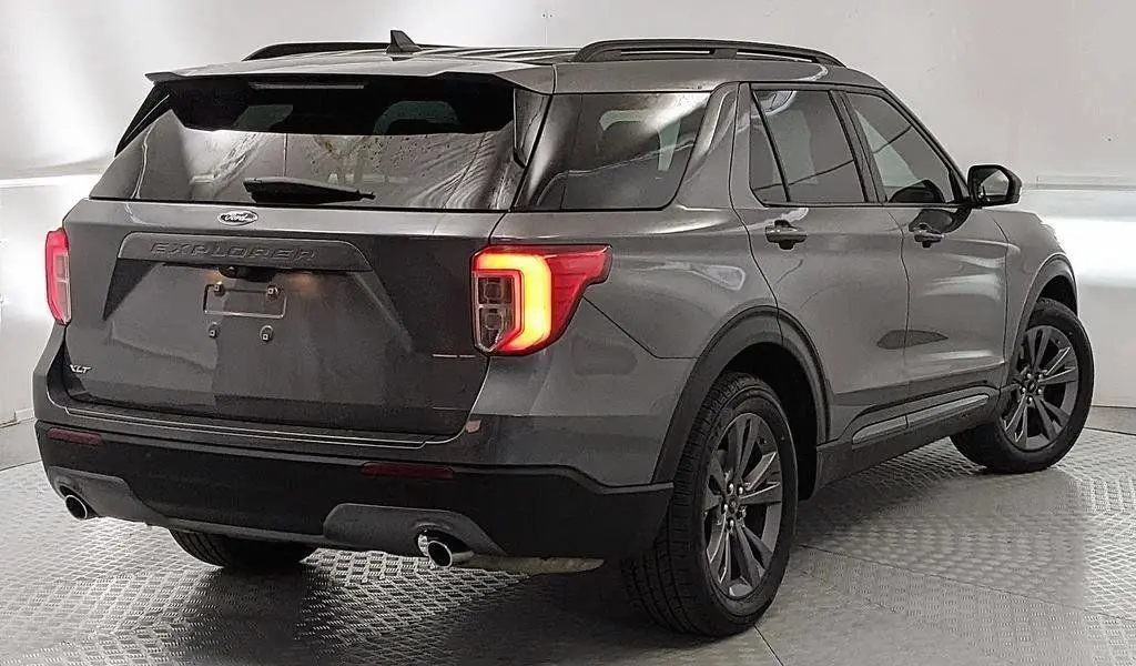2024 Ford Explorer XLT RWD photo 3