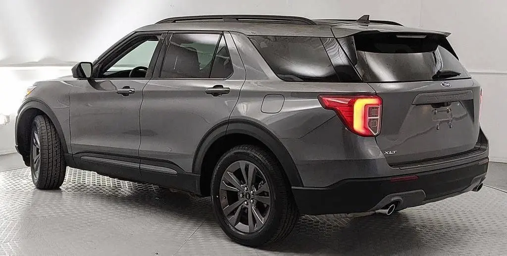 2024 Ford Explorer XLT RWD photo 4