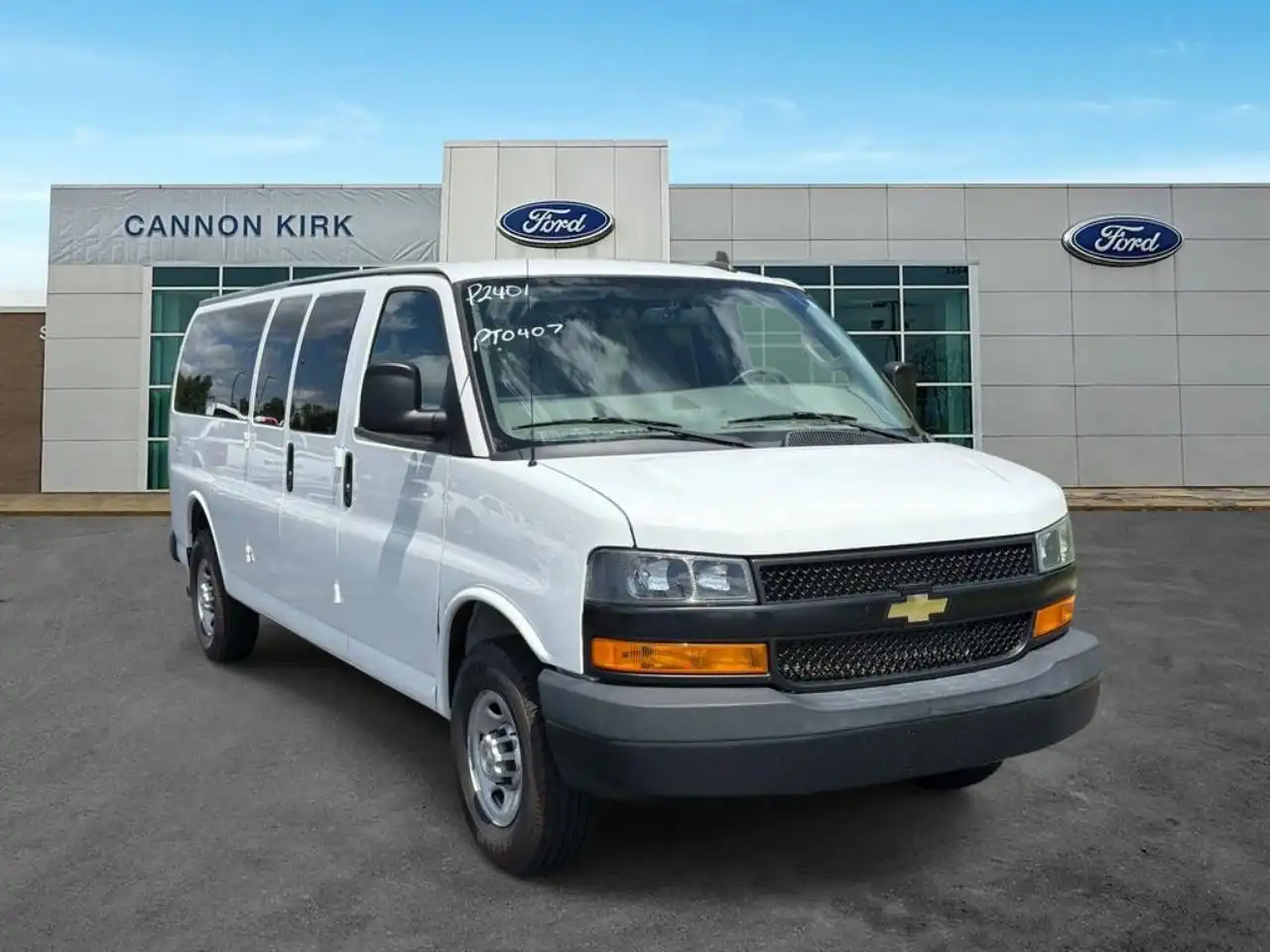 2023 Chevrolet Express 3500 LS Extended's photo