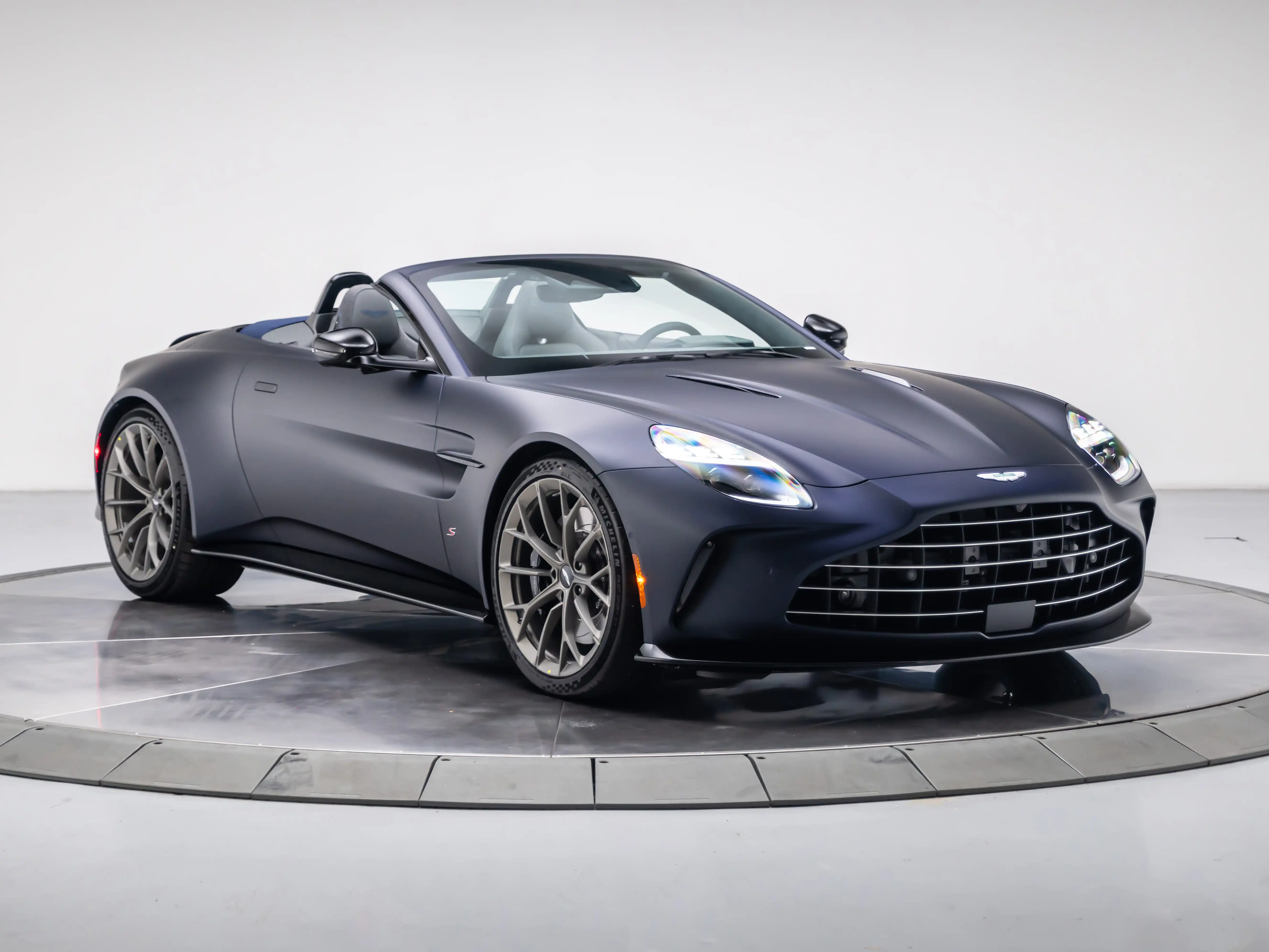 2026 Aston Martin Vantage 4.0 V8 Roadster's photo