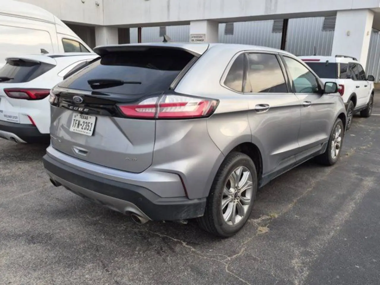 2024 Ford Edge Titanium AWD photo 3