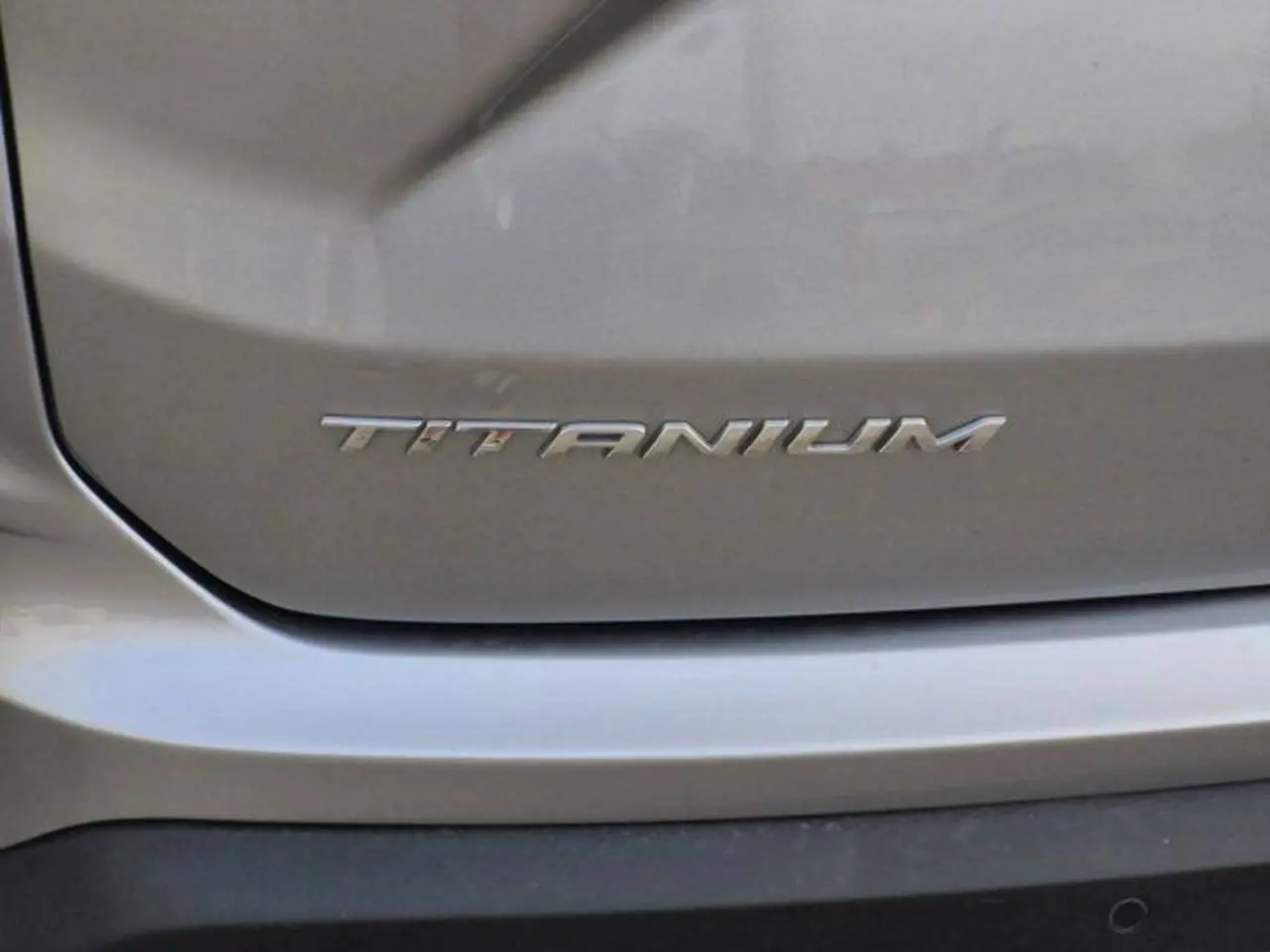 2024 Ford Edge Titanium AWD photo 5