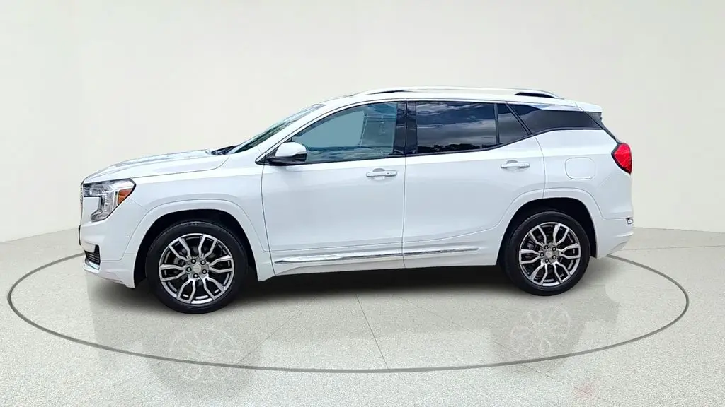 2024 GMC Terrain Denali AWD photo 5